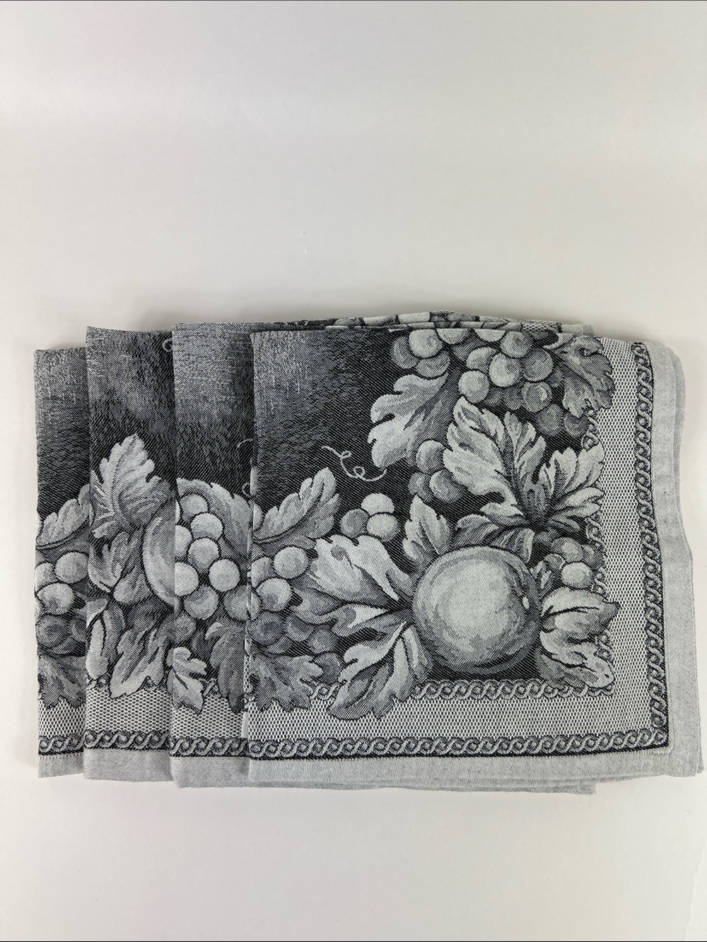 Williams Sonoma Dinner Napkins Black Gray Jacquard Fruit Autumn Fall Italy 4 Pc